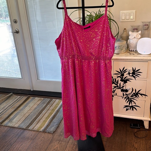 BloomChic Dresses & Skirts - Golden star float dress - US size 22-24